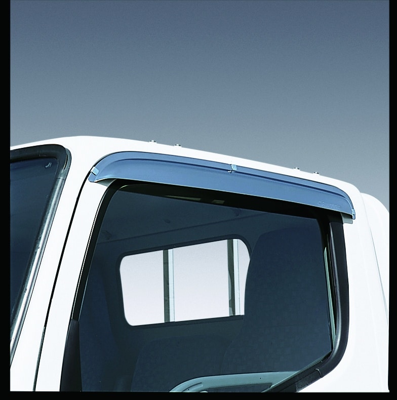 Ο εκτροπέας αέρα FUSO επιτρέπει την οδήγηση χωρίς ρεύματα αέρα, ακόμη και με ανοιχτό παράθυρο.